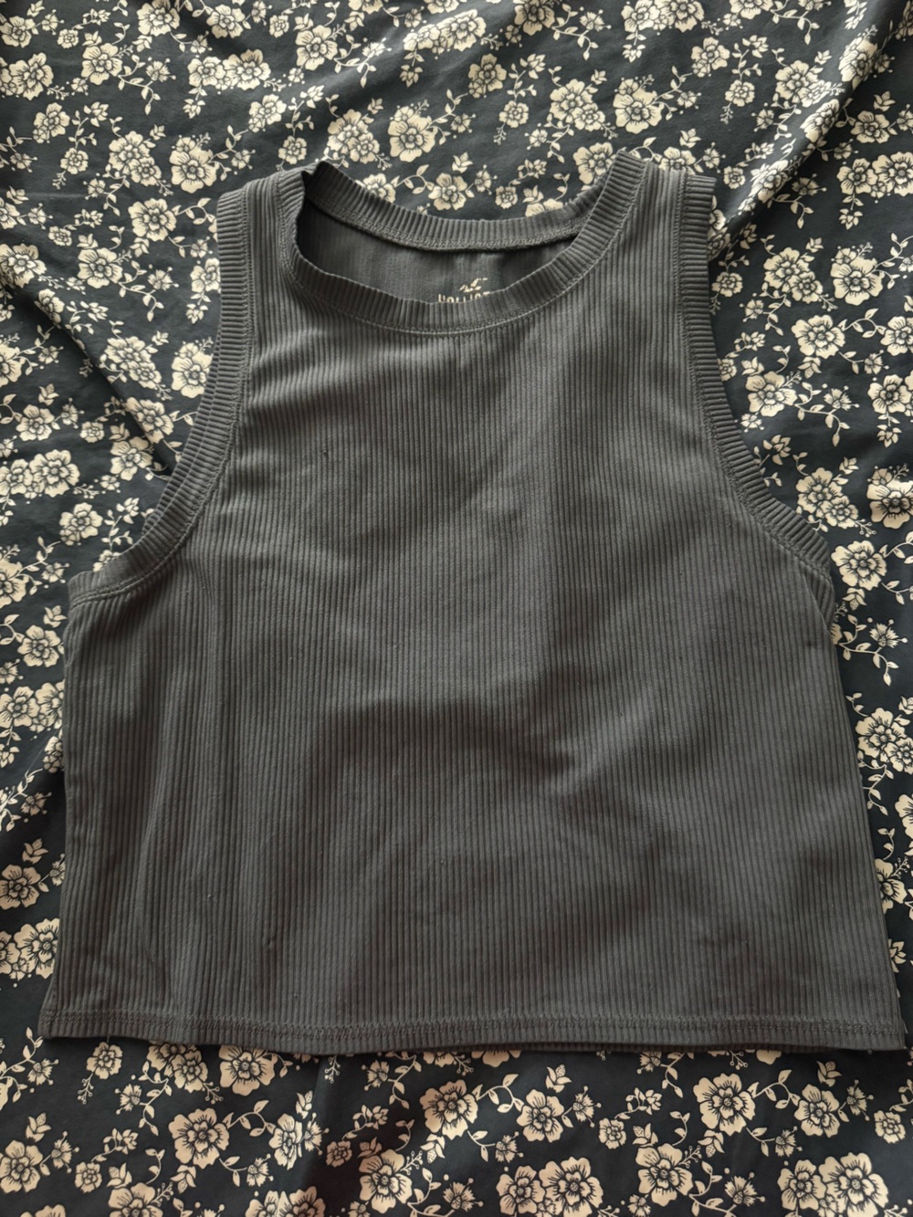 Hollister Women’s Charcoal Ribbed Crewneck Tank